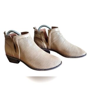 Restricted Women Sz 6.5 Taupe Perforated Bootie Ankle Boot Faux Leather Cut‎ Out